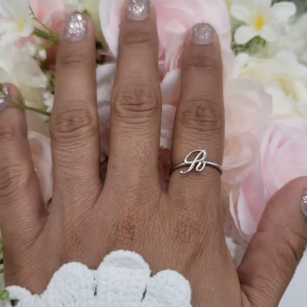 🥰 DAINTY INITIAL STERLING SILVER RING - Picture 12 of 13